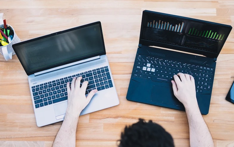 Chromebook vs Laptop Tradisional